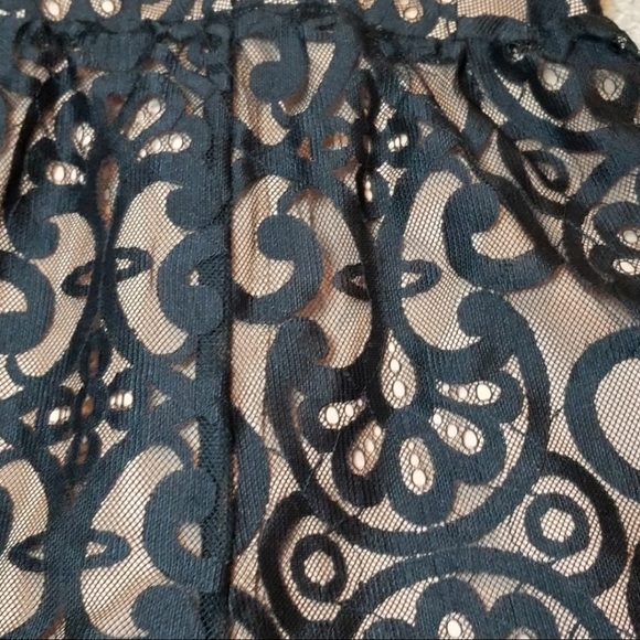SOLD 🎉🌟HOST PICK🎉🌟Tobi Chic Black lace romper - Picture 5 of 7